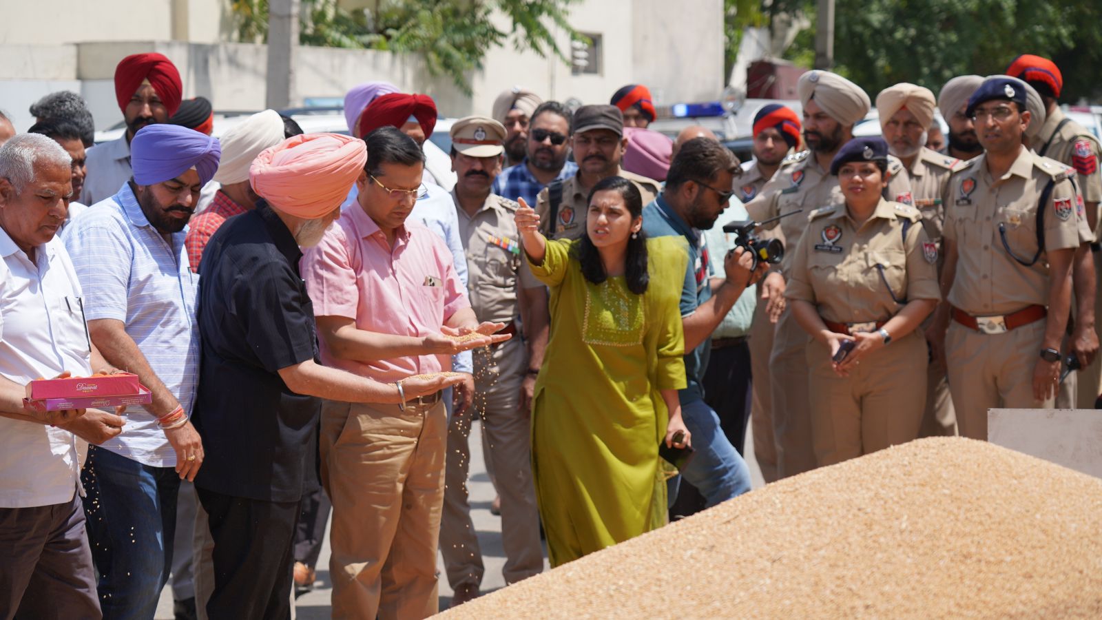 Chief Secretary Anurag Verma visits Grain Market Khanna, takes stock of wheat procurement