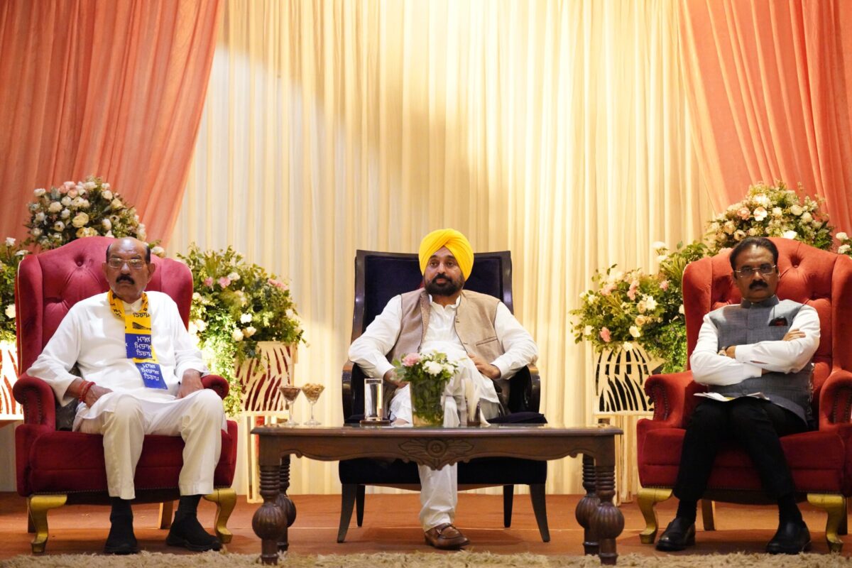 Chief Minister Bhagwant Mann had lunch with industrialists in Jalandhar, discussed their issues